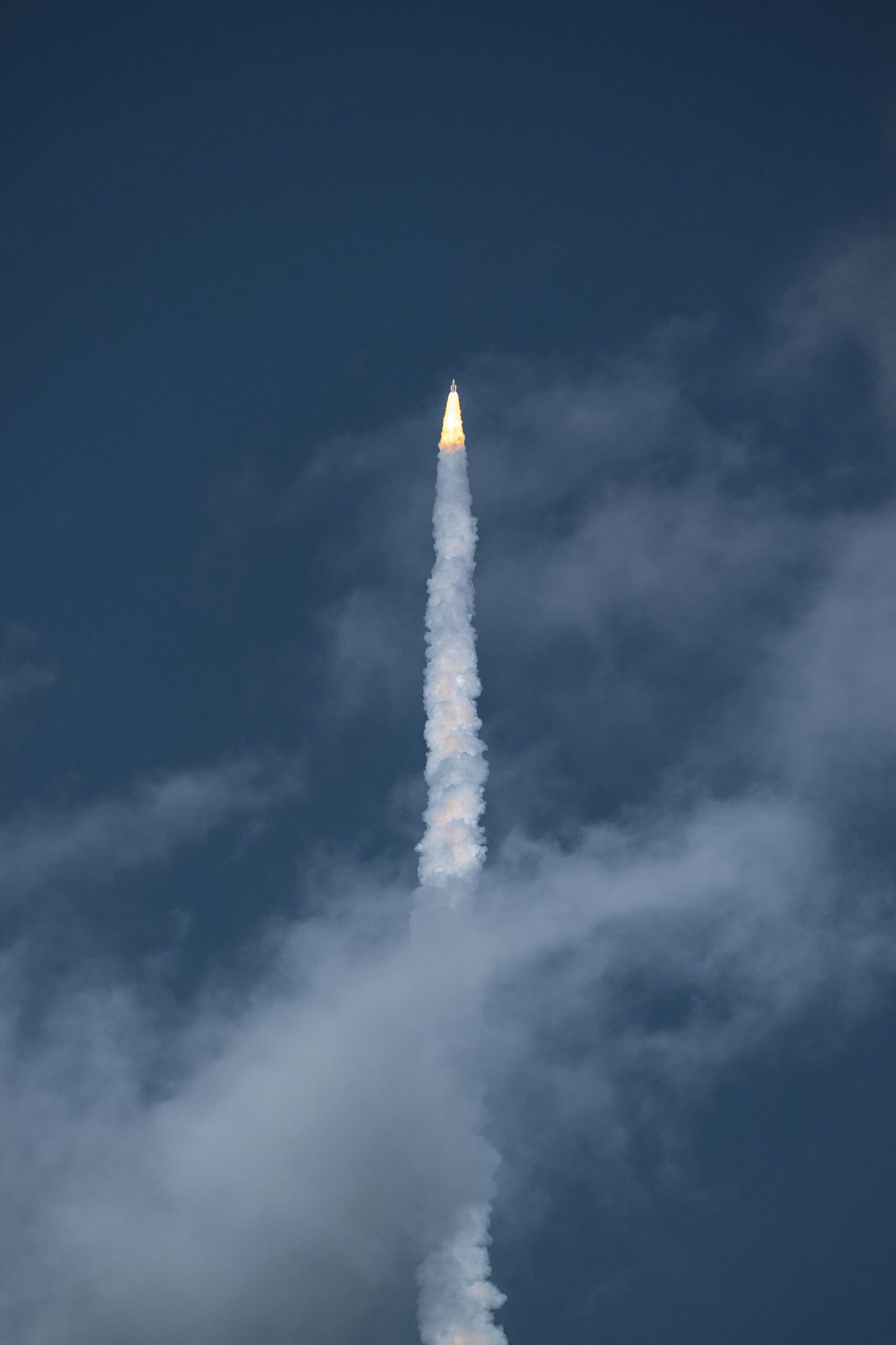 Lancement de fusée depuis Cape Canaveral Space Force Station, Floride.