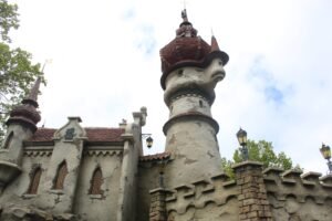 Le décor des Six Cygnes dans le Bois des Contes d’Efteling