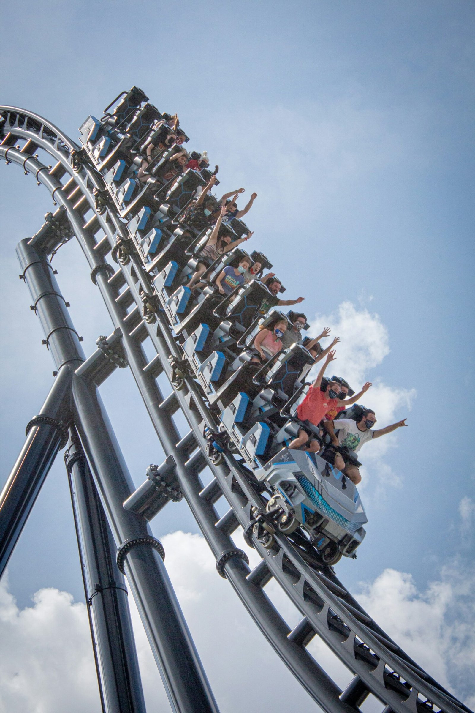 Passagers à bord de la VelociCoaster de Jurassic World à Universal’s Islands of Adventure, Orlando.